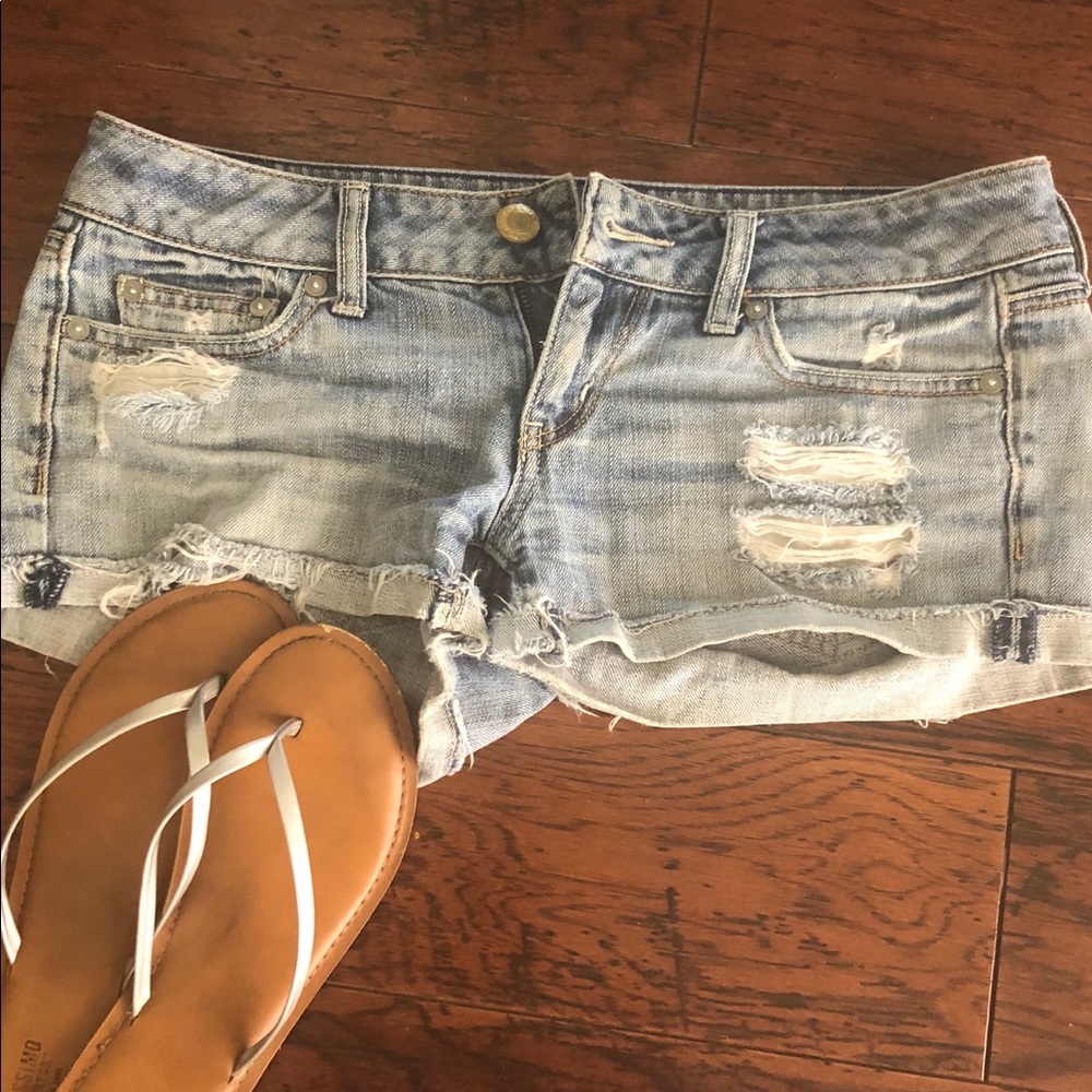 American Eagle distressed short size 4